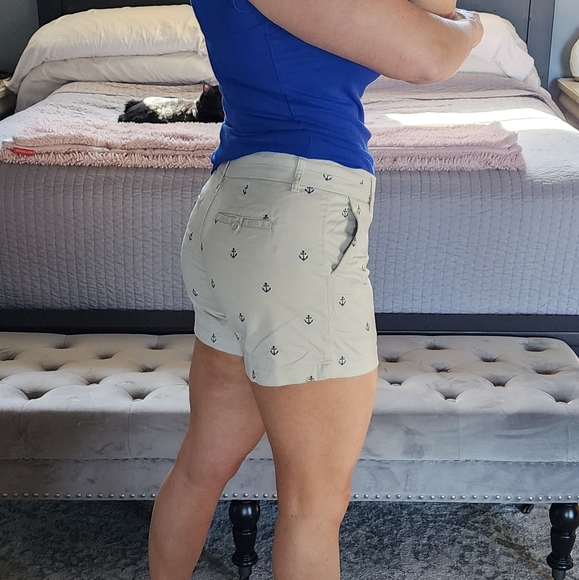 Khaki embroidered tailored shorts - Picture 3 of 16